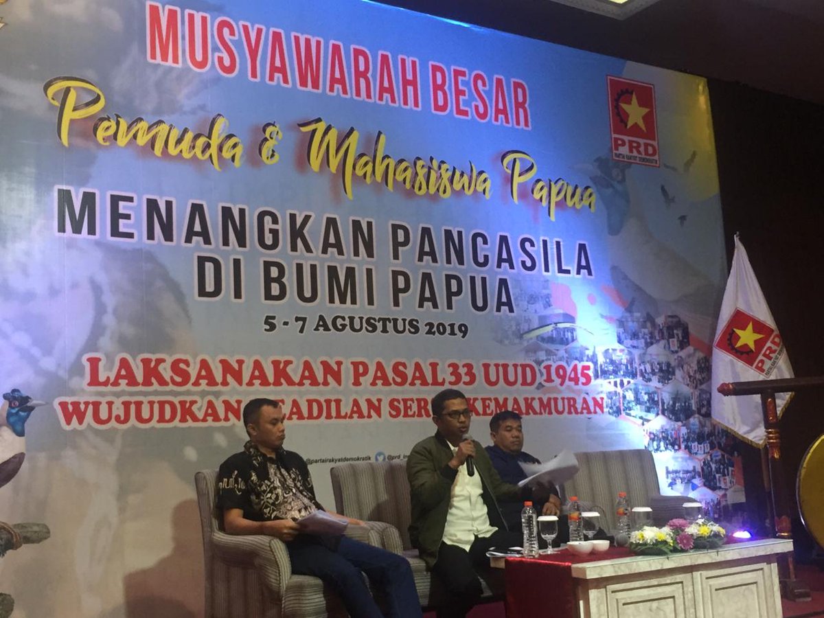 Ewangiparecu's tweet photo. Diskusi Problem Politik dan Solusinya sudah dimulai. Dengan pematik diskusi oleh Bung @harrissitorus dan Bung @binft2
#PapuaAdalahKita
#PRDMubesPapua
#MenangkanPancasila https://t.co/B2rKxRyoSx