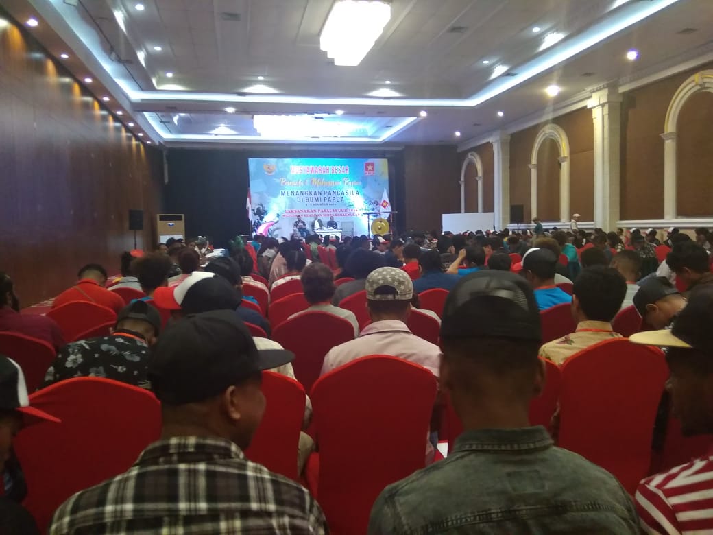 Ewangiparecu's tweet photo. Diskusi Problem Politik dan Solusinya sudah dimulai. Dengan pematik diskusi oleh Bung @harrissitorus dan Bung @binft2
#PapuaAdalahKita
#PRDMubesPapua
#MenangkanPancasila https://t.co/B2rKxRyoSx