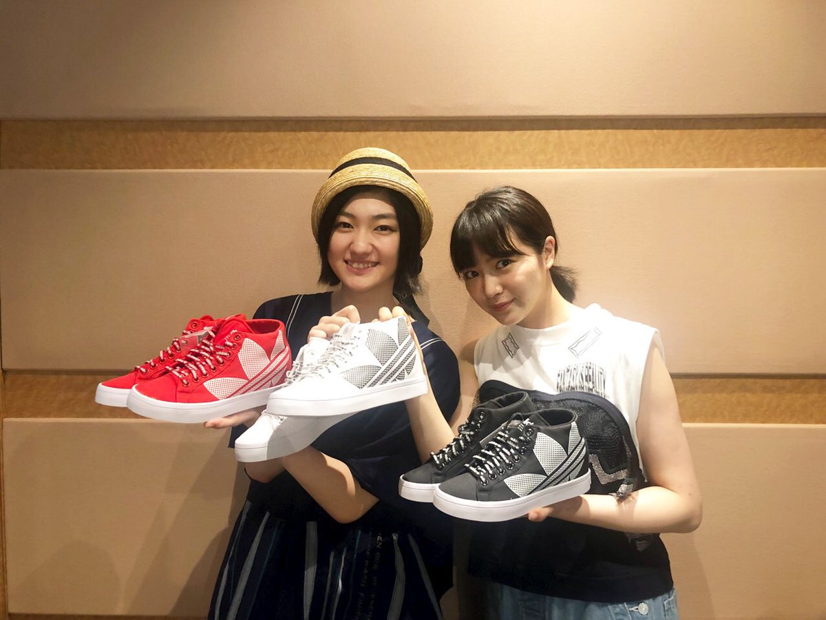 私立恵比寿中学 エビ中 Ar Twitter 本日から Abc Martの店内放送 Abcリコメンズ 小林と中山が担当します 今回は 脚長効果抜群 インヒールスニーカーだよ 是非 店内でチェックしてみてね エビ中のシューズブログもcheckだよ T Co 私立恵比寿中学 エビ中 Ar Twitter 本日から Abc Martの店内放送 Abcリコメンズ 小林と中山が担当します 今回は 脚長効果抜群 インヒールスニーカーだよ 是非 店内でチェックしてみてね エビ中のシューズブログもcheckだよ T Co