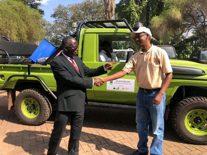 EATEofficial's tweet photo. Uganda Conservation Foundation with funding from Olsen animal trust has handed over a fully equipped animal response vehicle and motor cycle for the veterinary unit to be based in Murchison Falls National Park to improve on rescue of wildlife in the park.

#Tourism4SDGs
#EATE19 https://t.co/1yPkzu17gZ