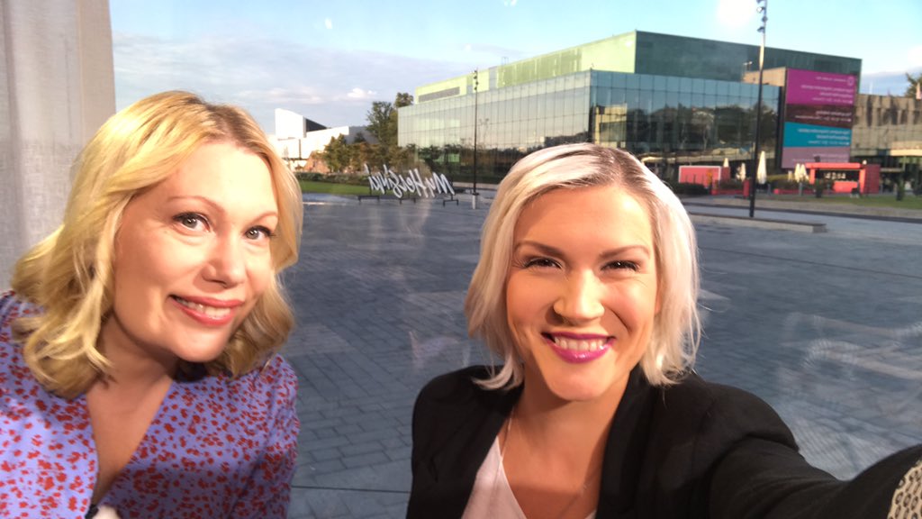 ssavikko's tweet photo. Onpa hauska olla taas töissä - tänään @aamutv:ssä @sukkola:n juontokaverina. Asiaa mm. kaupan alan tilanteesta, vieraana @marikiviniemi. Nähdään kohta @YleTV1 ja @yleareena! https://t.co/FlmfVCzOnd
