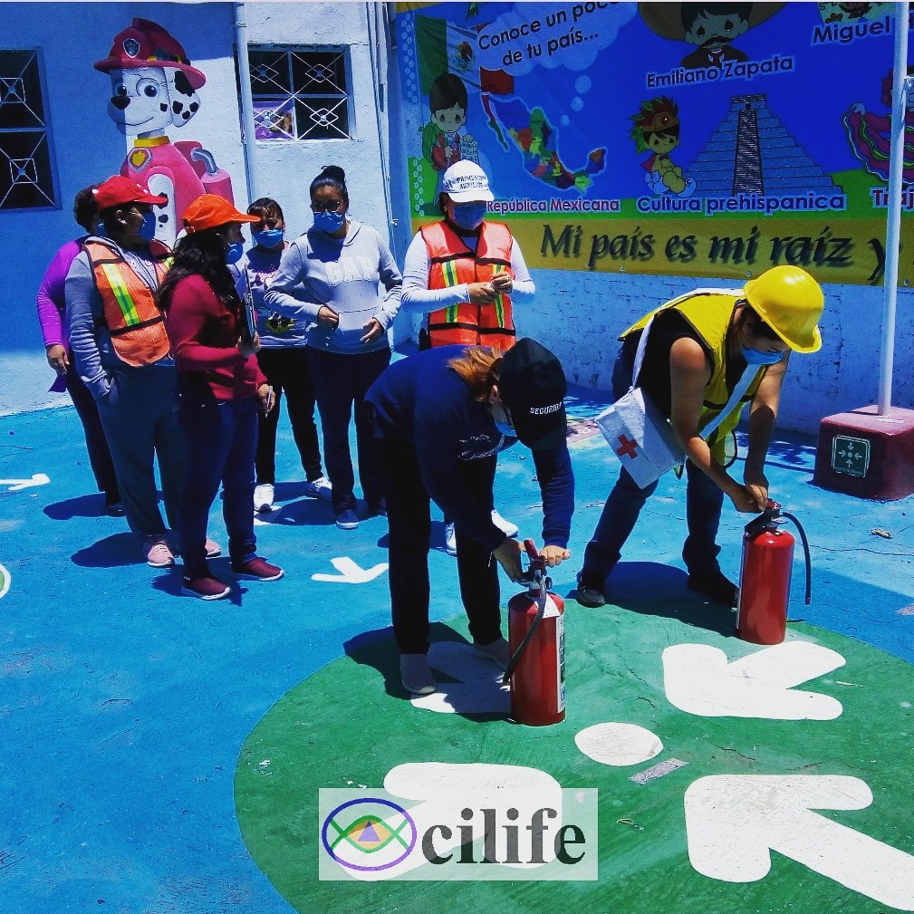 Cilife2018's tweet photo. Los #extintores tienen en sus etiquetas tres pasos a seguir para su uso, sin embargo habrá que considerar varios más entre ellos que estén presurizados y en condiciones de uso.  #jardindeniños #brigadistas #profesores #emprendedor  #marketingdigital #couch #cilifepc #cilife https://t.co/A3vWo7Vfmh