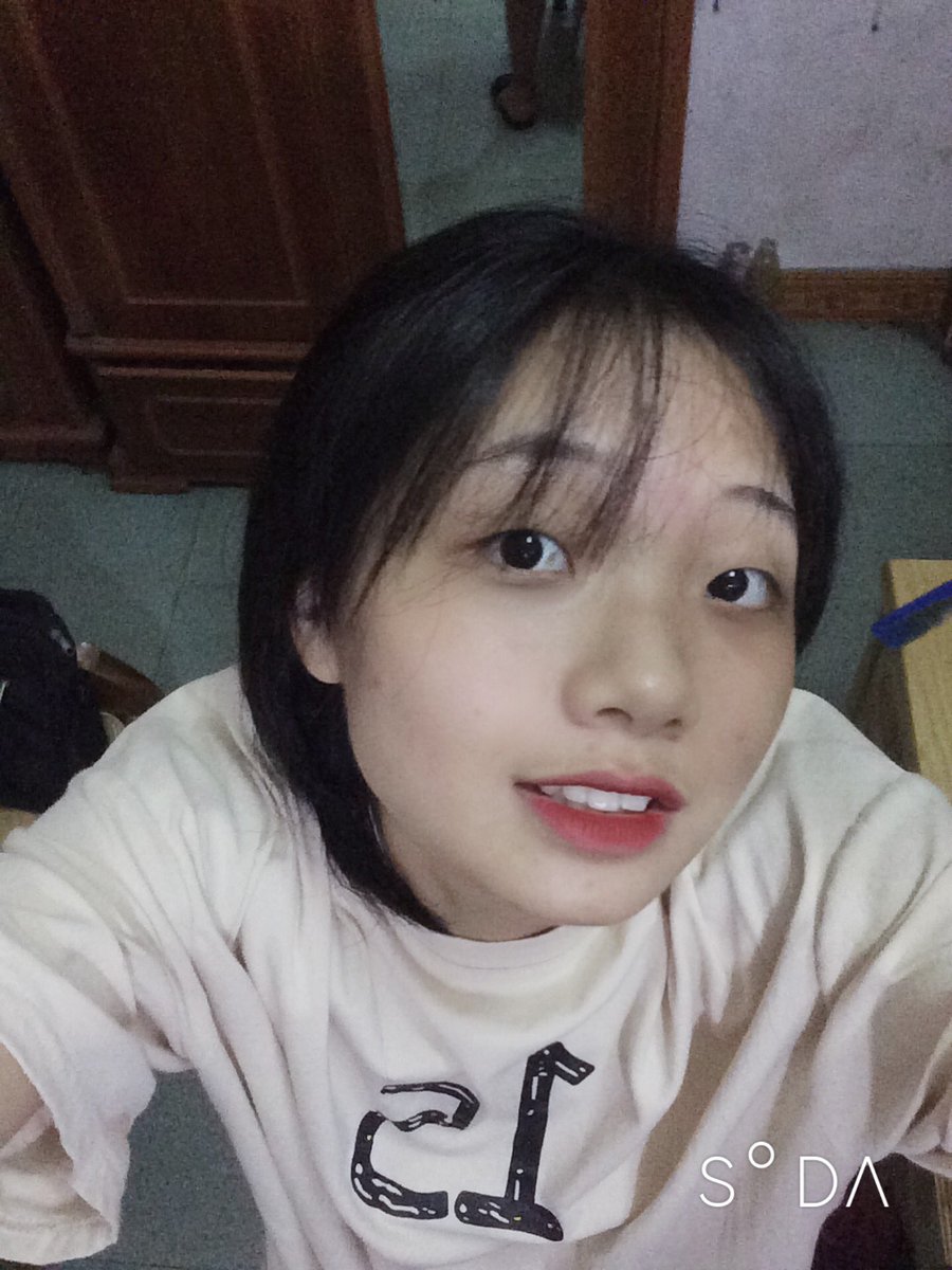 Mihaeng1's tweet photo. #ARMYSelcaDay cheapmoment cách chụp ảnh RM =))) https://t.co/08IFlQpAN9