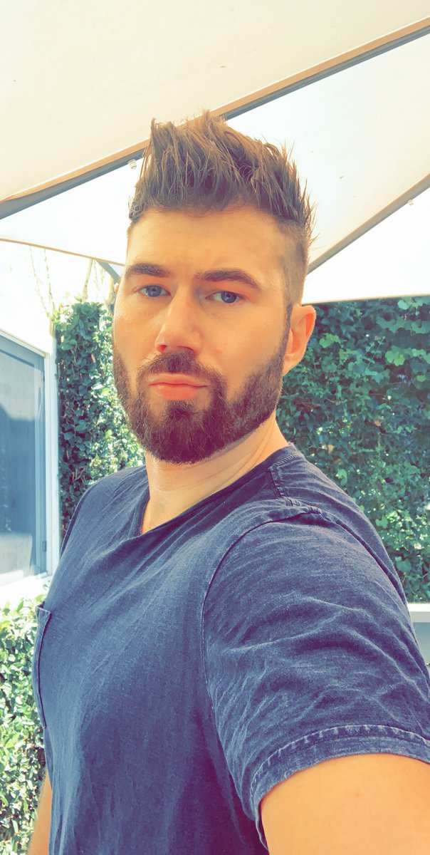 THBreak's tweet photo. Serious Selfie time #TeamHeartBreak #Bluesteel https://t.co/R3UidTLvjh