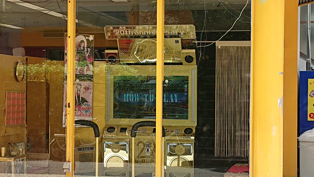 hal_sato's tweet photo. 20年越しの憧れの聖地、茶屋町チルコポルトにとうとうきました！（店名誤認）
出張終わりなのでまさに通り過ぎただけだけど！ https://t.co/OM0YGcAxGP