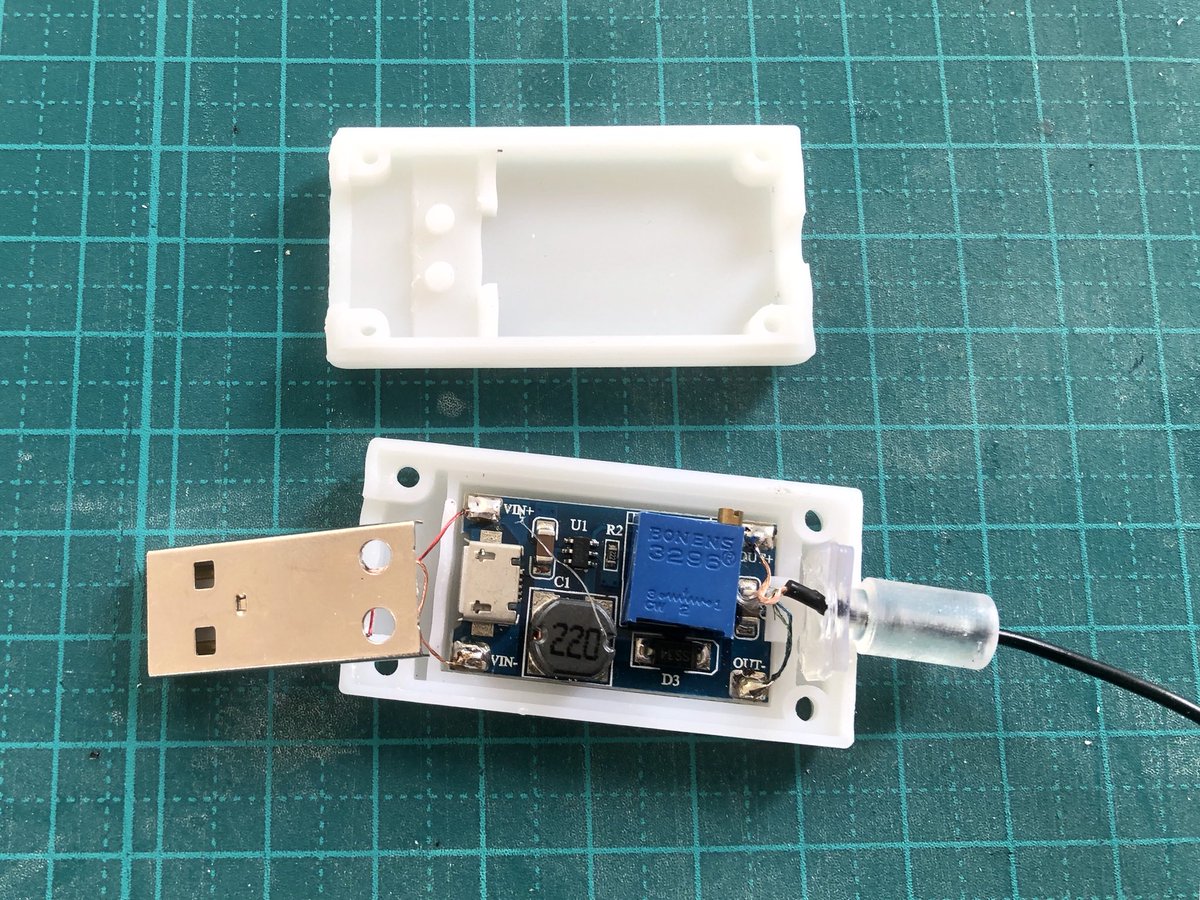 shinkogeisha's tweet photo. Sofuuは12V駆動のファンを組み込んでいるので、USB5V電源から12Vに昇圧する回路を組み込みます。 #Sofuu https://t.co/DTz230ritp