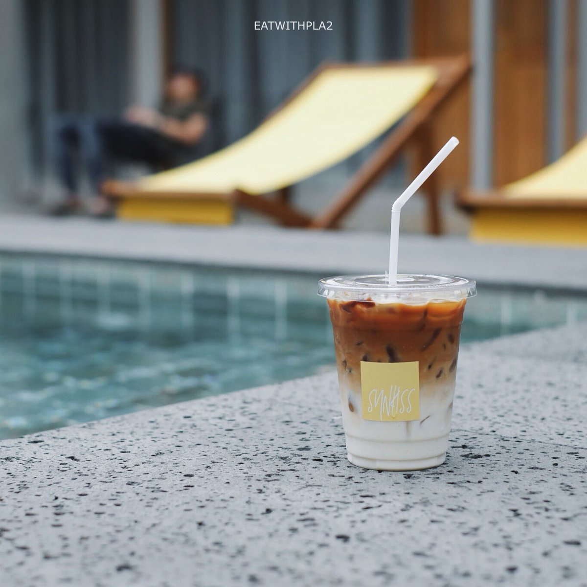 eatxpla2's tweet photo. 😴 ไร้รอยต่อ ทอเต็มผืน หลับเต็มตื่นที่สุด🏊🏻‍♀️ แห่งการพักผ่อนไม่ได้ขายเครื่องนอนเด้อ จะมาแนะนำคาเฟ่ที่ประหนึ่งได้พักผ่อนในรีสอท 🌲 pool villa ส่วนตัวอาแก ☀️sunkiss pool bed cafe คาเฟ่ที่เราสั่งเครื่องดื่มและอาหาร มานั่งริมสระน้ำได้อาแกมันคือดีงามมาก 📍พุทธมณฑลสาย1 ไปตำได้เลย @aroii https://t.co/w8Y4A5CXcr