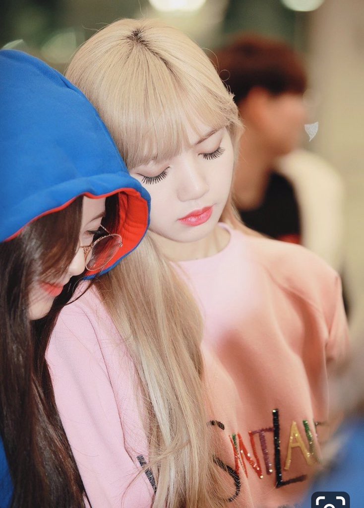 cindefucknrella's tweet photo. #LISA #LALISA #BARBIELISA
#MTVHottest BLACKPINK @ygofficialblink
Isn’t she lovely?☺️💞 https://t.co/BDIiZt4mAi