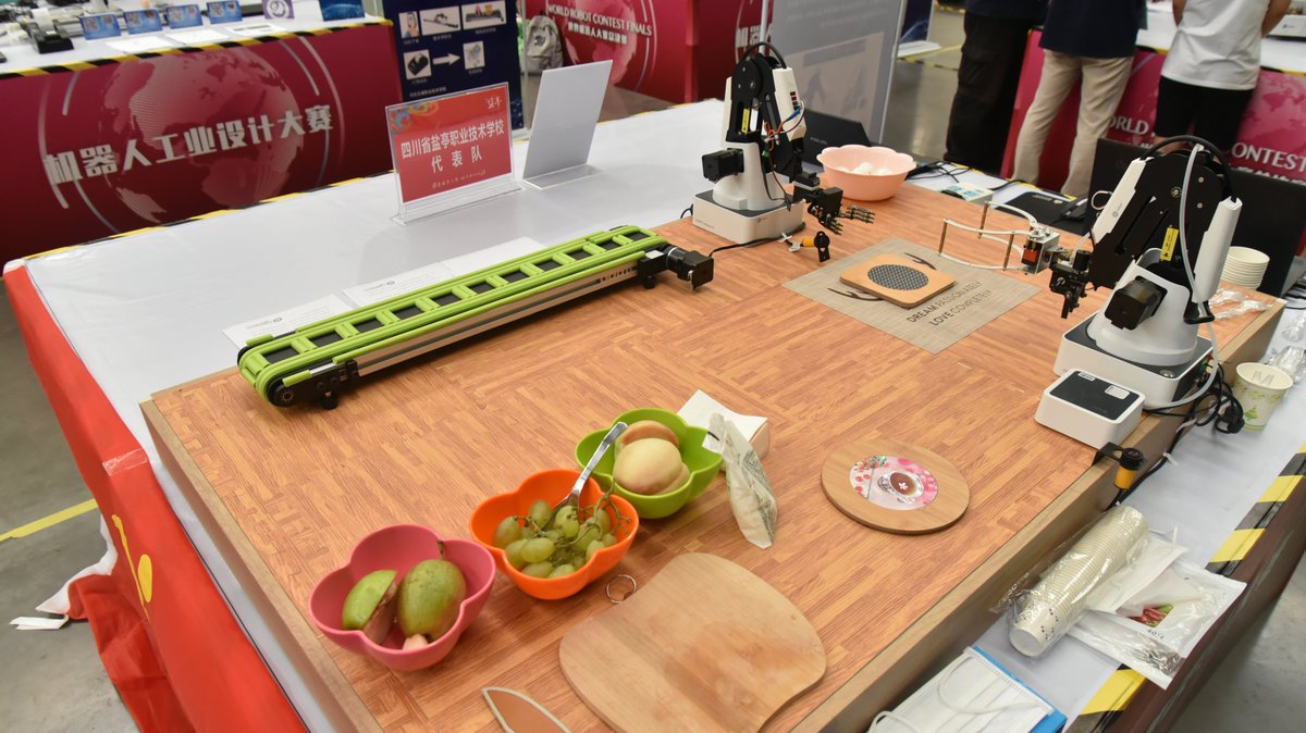 DobotRobotics's tweet image. Still wonder what robots are capable of in actual life scenarios? Introducing Juice Blender Robot, Garbage Sorting Robot, Salad-Making Robot, and Cold Drink Robot!  #robotcontest #robotchallenge #WRC2019