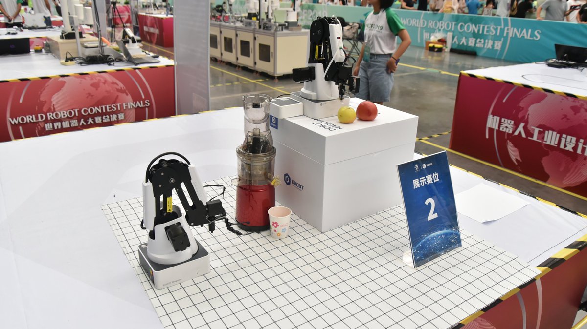 DobotRobotics's tweet image. Still wonder what robots are capable of in actual life scenarios? Introducing Juice Blender Robot, Garbage Sorting Robot, Salad-Making Robot, and Cold Drink Robot!  #robotcontest #robotchallenge #WRC2019