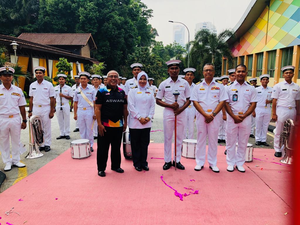 Persembahan yang mengagumkan dari Pelatih Diploma Seni Muzik, KD PELANDOK di Majlis Sambutan Jubli Perak ke-25 Akademi Seni Budaya dan Warisan Kebangsaan.
<a href="/tldm_rasmi/">Royal Malaysian Navy</a> 
@MPPL_TLDM 
<a href="/reza_azeranil63/">reza</a> 
<a href="/imtkhalid/">Khalid bin Jaafar</a>
<a href="/myagrosli/">Rosli Abd Ghani</a>
<a href="/jamaludinsairi/">Jamaludin Hj Sairi</a>