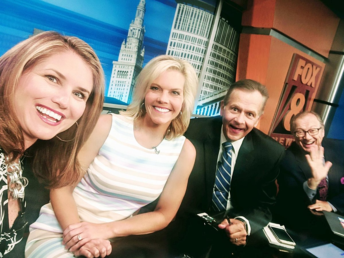 JennHarcher's tweet photo. Goodnight 😘
@TracyMcCool @loumaglio @JohnTelich8 @fox8news 
#fox8news #NightShift #10PM https://t.co/N2QdqZHXW4