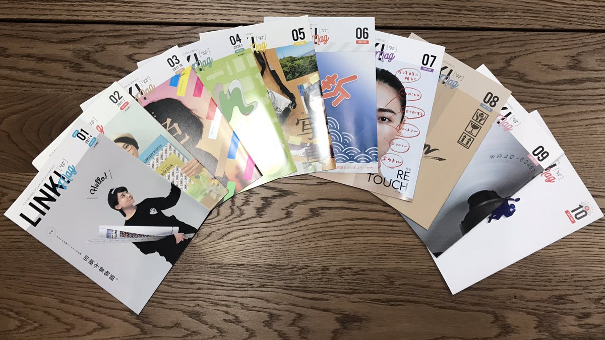 linkmag_twi's tweet photo. 創刊号から10号まで並べてみました🤘
たかだか10冊しか出してませんが、色々ありました…。
個人的にはvol4のカットした表紙は何日もカットだけをする日々を過ごし、涙無くしては語れない1冊に😭二度とやらない！
ちなみにvol2から毎号変えた仕様にし、最新号は初心に戻り、普通の仕様にしてます😇 https://t.co/lFFr4Uej11