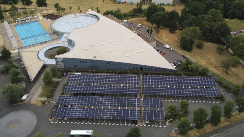 AndreJoffre2's tweet photo. Vichy Communauté : le parking du stade aquatique de Bellerive-sur-Allier équipé d’ombrières solaires pour produire sa propre électricité...  https://t.co/kogM0kw3gY https://t.co/pHXoeSoJp7
