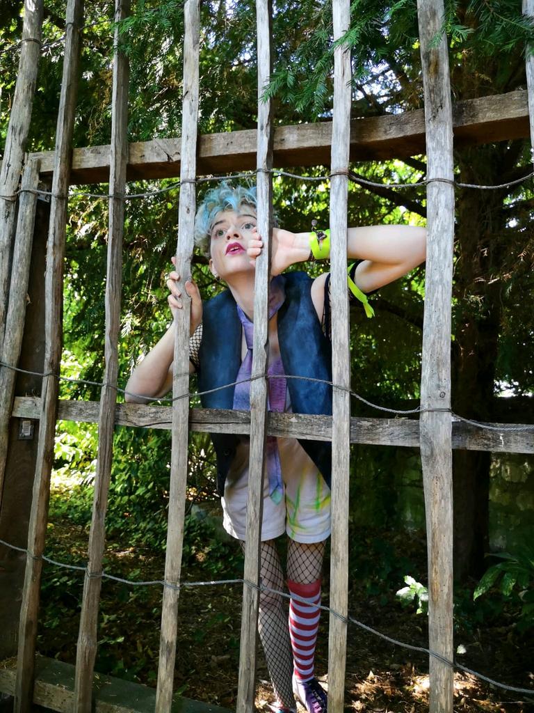 DeathDC_'s tweet photo. @Delirium_endles @Death_ofEndless //😂😂 well... I think I have like 40 photos of my Delirium Shoot but let's show my 3 fav (and a bonus with my Death cosplay 😂) https://t.co/55rCFVI1h5