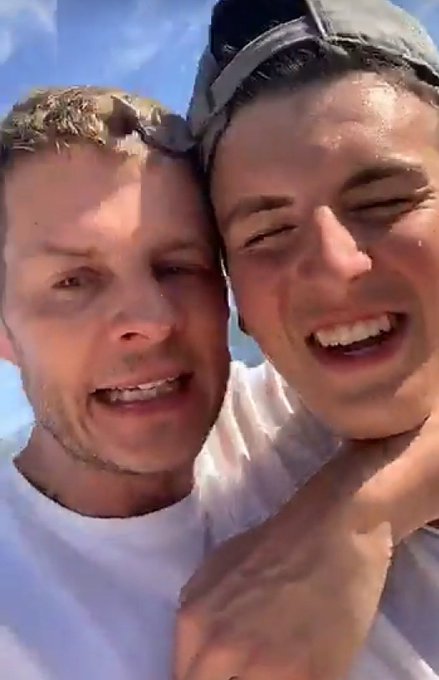 lallier_michel's tweet photo. @Martine41377675 @marie_bruley Bonjour et Bon Mardi @Martine41377675 💗à toi, à tous les #Delormers, ainsi qu'à Notre Adorable Chef Bien-Aimé, le Beau 💗💞🌞@Mdelormeau 🌞💞💗Trop hâte de savoir sa prochaine #DestinationVacances 🌞🌴🌊⛵️🚢🏄♂️🌴🌞💗💞Gros Bisous à toi et à Mattou d'Amour 💗💞🌞😘😘😘😘 https://t.co/YBFXCAFsgV