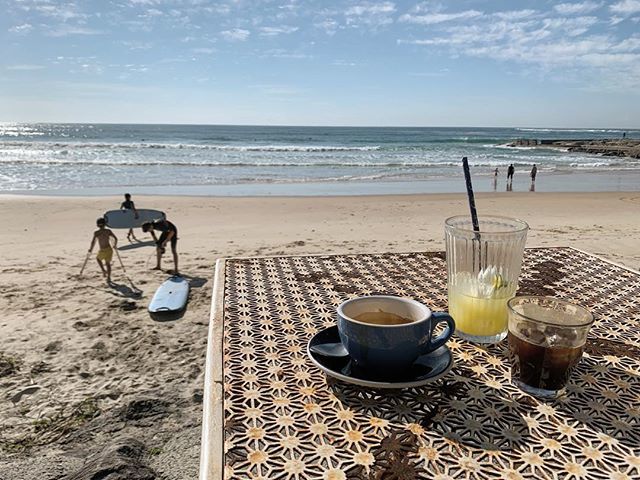 We hebben een nieuwe hobby met de Boumannen! 🏄🏼‍♂️🏄🏻‍♂️🏄🏽‍♂️ #surf #surfing #surfen #surfboard #coffee #koffie #australia #beach #beachlife #boumannenreis