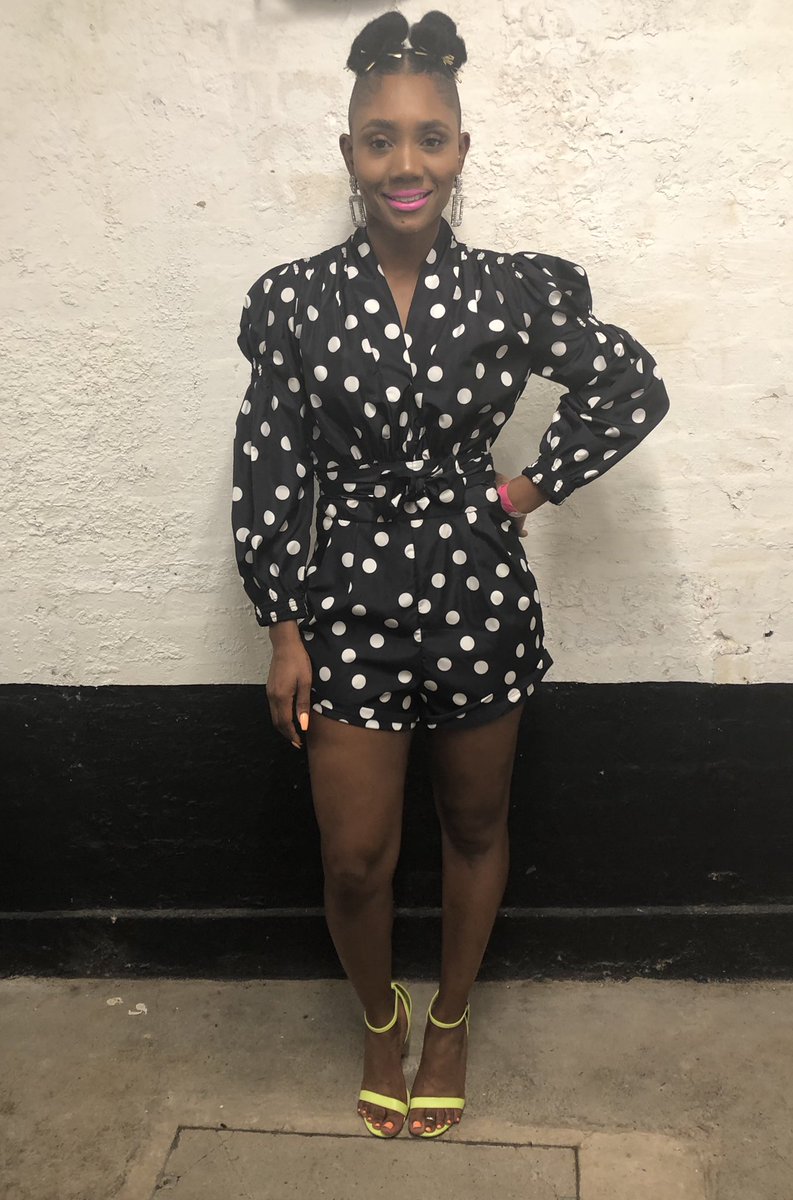 🌟Gold 🌟was amazing last week! I’m really looking forward to seeing what happens with this platform in the future.
I loved singing with these two 👑 queens 👑. <a href="/PhebeEdwards/">Phebe</a>  <a href="/StephanieSounds/">Stephanie Sounds</a> 

Me: Styled by/ Hair/ MUA <a href="/Moiso_london/">Moiso</a>