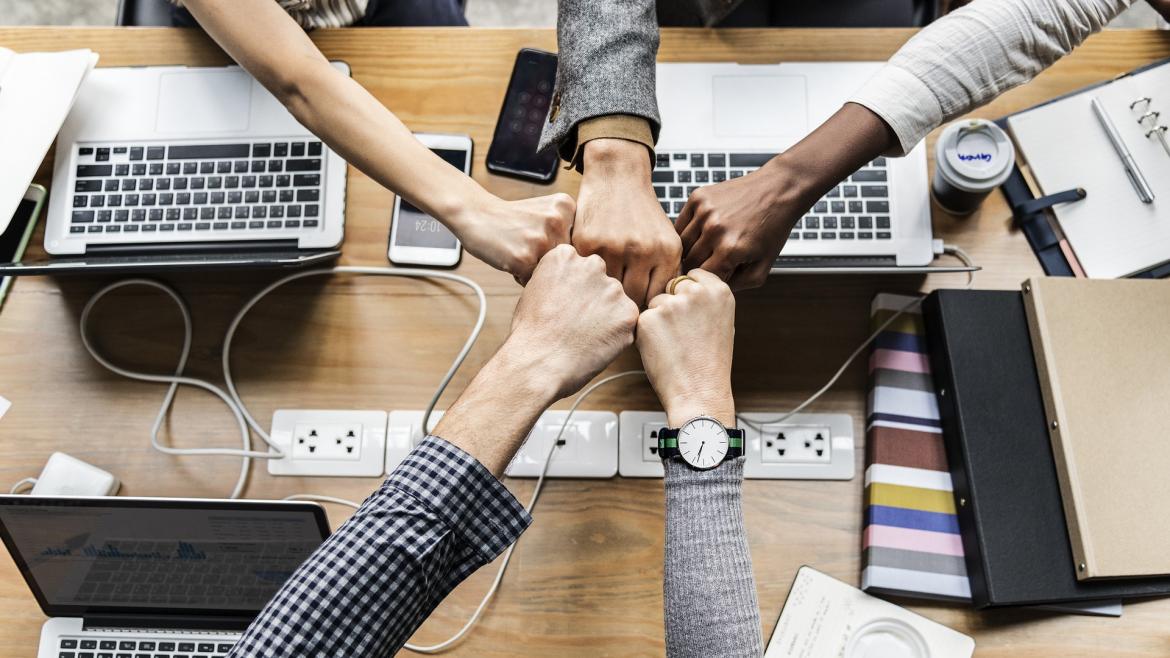 SemSeoyMas's tweet photo. La relación con nuestros clientes va más allá de la mera monetización: les ayudamos a posicionanarse mejor, les apoyamos tecnológicamente (hosting, programación, apps...) Ponemos toda nuestra experiencia y soporte técnico a vuestra disposición!!!! 🙌🙌🙌 https://t.co/klnUtzdNkV