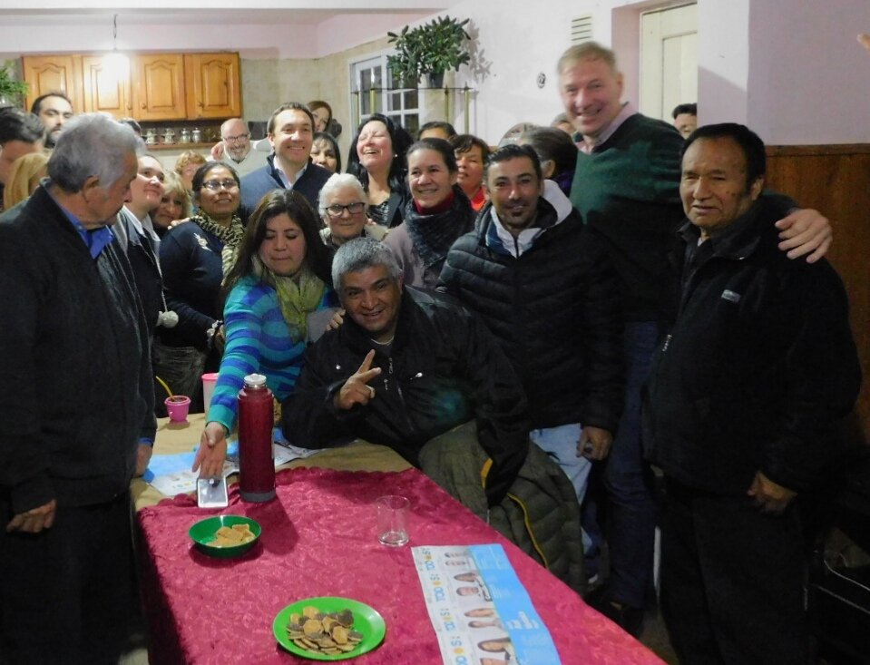 dariodaquinofv's tweet photo. Provincia con Axel y Verónica!
Todos juntos trabajamos porque #HayOtroCamino y #HayFuturo #FernandezFernandez
#AxelGobernador
#Watson2019 https://t.co/FCjBxb0Cys
