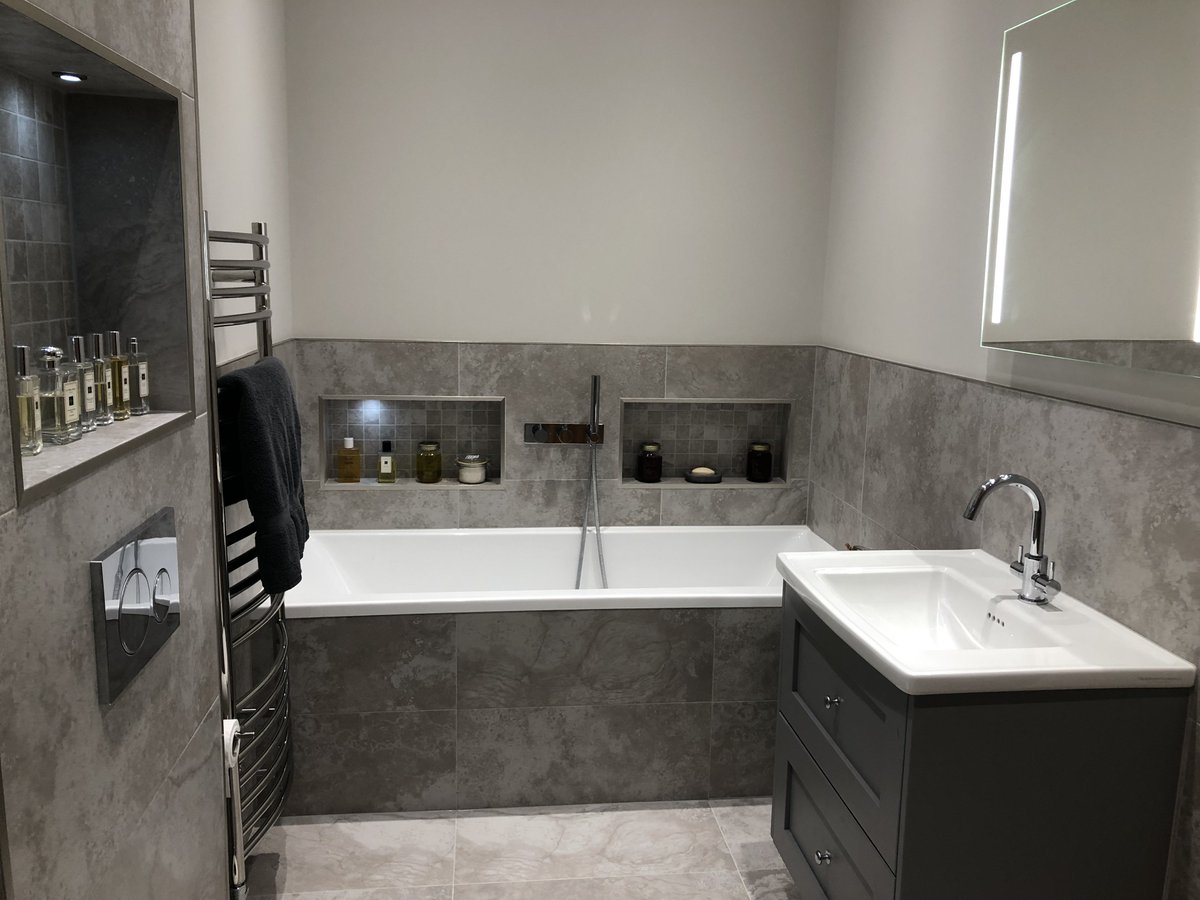 Hawk_KB's tweet photo. Niche's next to your bath are the perfect place to house all your bathtime beauty products https://t.co/4GsNocGOpy