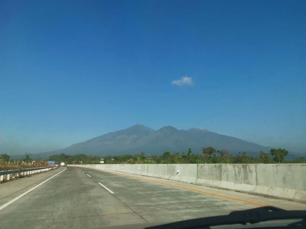 Terima kasih Tuhan atas langit yg biru....