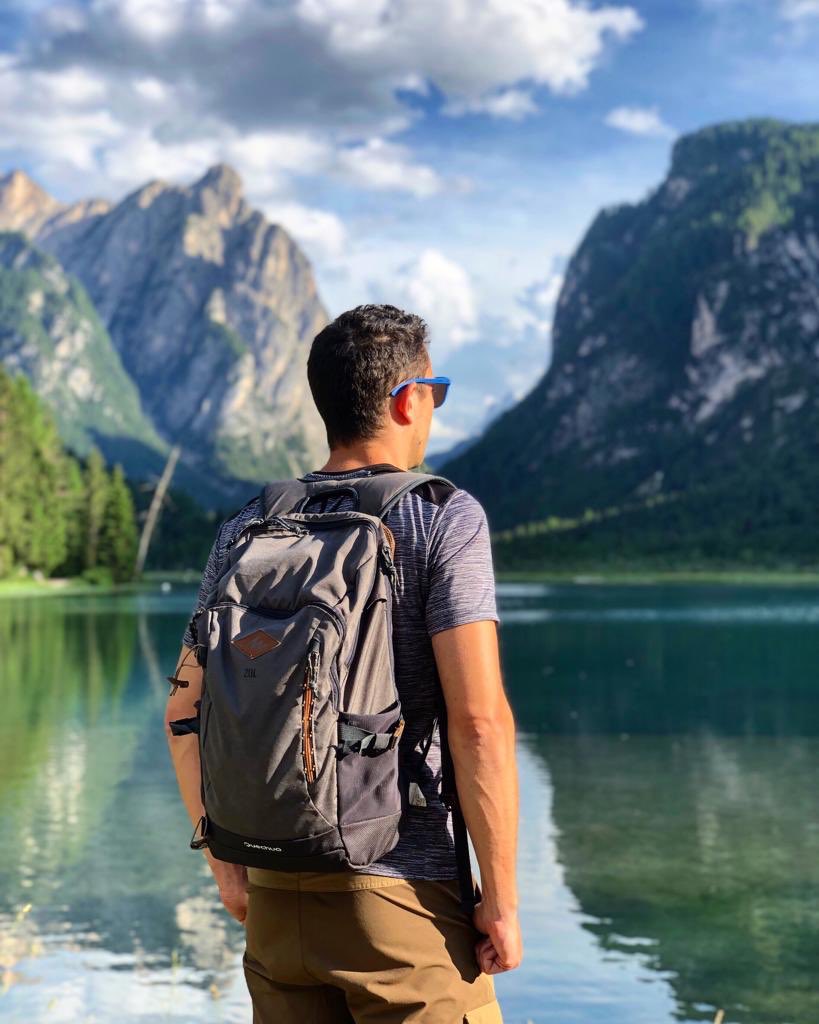 💙 Lago di Dobbiaco 💙
Une des nombreuses perles bleues des Dolomites, un lac alpin italien à la couleur incroyable niché entre des montagnes sauvages, tout ce que l’on aime de la #nature ! 
#mountains #montagne #landscape #paysage 
Belle journée à tous 🤗