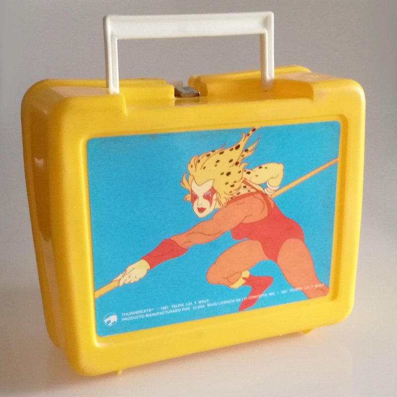 ThunderCatsOrg's tweet photo. Hard to find #vintage, #ThunderCats lunchbox from #Mexico! Love the #Cheetara image, wonder if every #ThunderCat got their own lunchbox..🤔 I love my #collection! 👍 #ThunderMerch #80s #collectables #Lunchbox https://t.co/soU6z7udo0