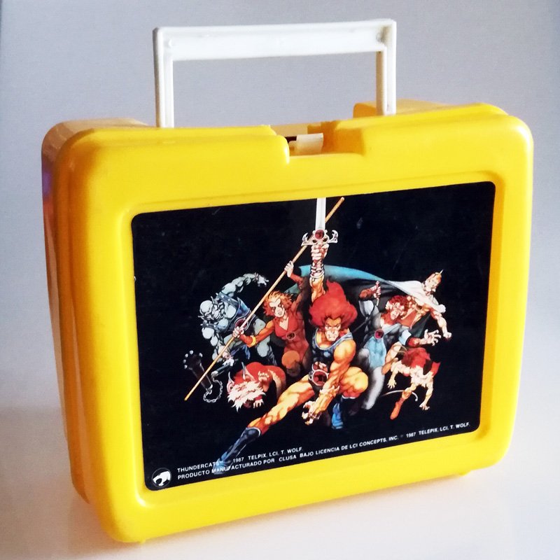ThunderCatsOrg's tweet photo. Hard to find #vintage, #ThunderCats lunchbox from #Mexico! Love the #Cheetara image, wonder if every #ThunderCat got their own lunchbox..🤔 I love my #collection! 👍 #ThunderMerch #80s #collectables #Lunchbox https://t.co/soU6z7udo0