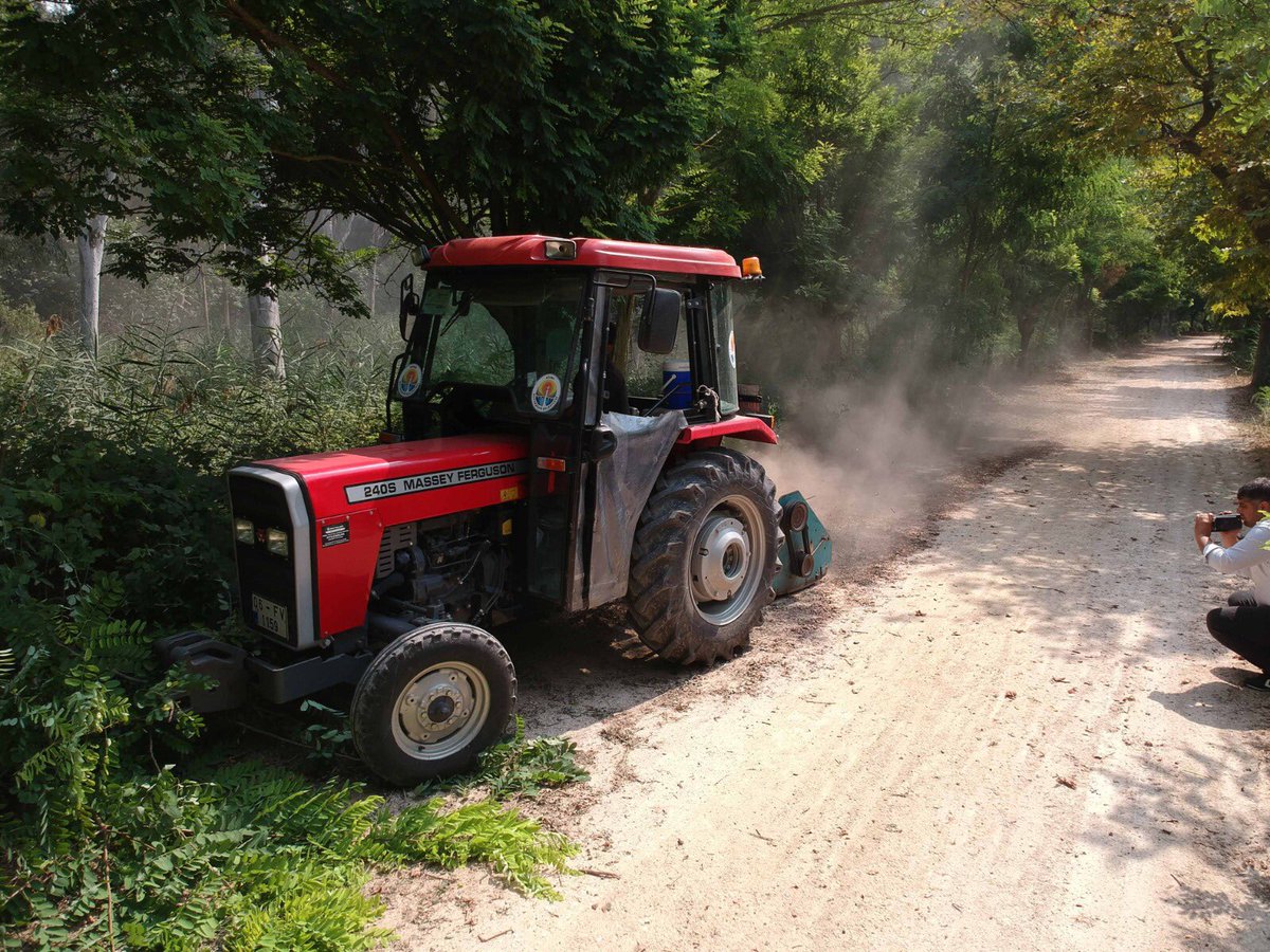 Adana_Bld's tweet photo. Park Bahçeler Daire Başkanlığı ekiplerimiz tarafından, Yaşar Kemal yürüyüş ve koşu parkurunda, spor yapmaya engel olan yabani otların, budama ve temizlik çalışmaları devam ediyor. https://t.co/3yT9XEyelR