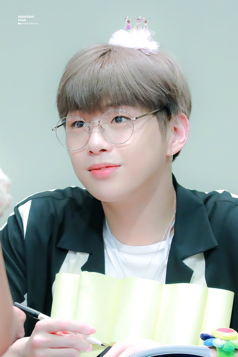 SS_961210's tweet photo. 190801 대구팬싸🤓
#강다니엘 #KangDaniel https://t.co/X68UHXDbik