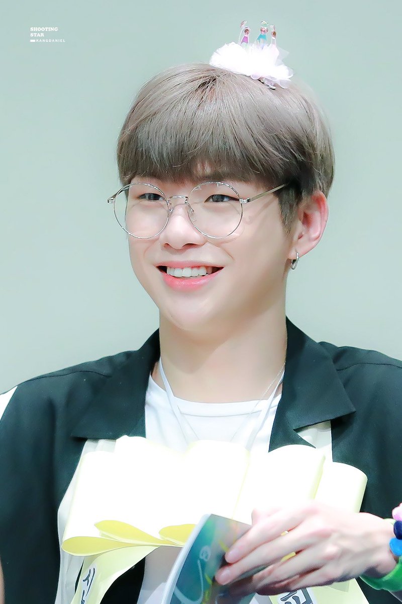 SS_961210's tweet photo. 190801 대구팬싸🤓
#강다니엘 #KangDaniel https://t.co/X68UHXDbik