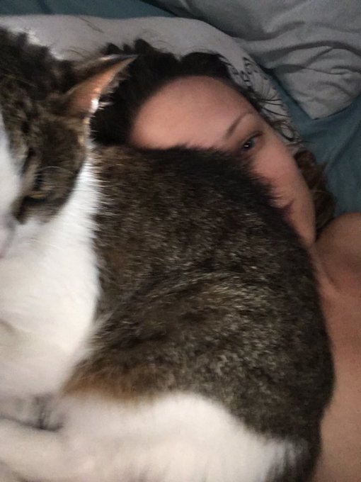 How about no selfies mom? 😼🤷🏼&zwj;♀️ https://t.co/bytlmOttcH<a href="/tag/mvsales"class="tags"><span>#mvsales</span></a>