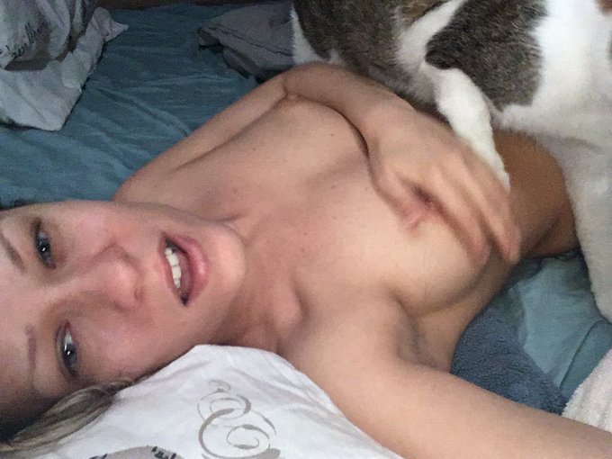 How about no selfies mom? 😼🤷🏼&zwj;♀️ https://t.co/bytlmOttcH<a href="/tag/mvsales"class="tags"><span>#mvsales</span></a>
