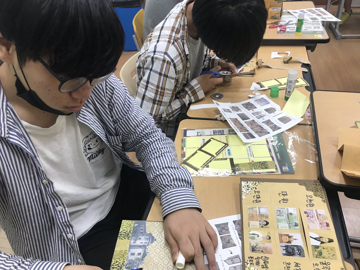 #성남시청소년재단 (이사장 은수미) #중원청소년수련관 #방과후아카데미 #경기남부장애인재활협회
오늘을 징검다리 청소년들을 대상으로 금전관리 2차 교육을 진행하였습니다. 
나날히 발전하는 징검다리 청소년의 모습! 응원해주세요👍