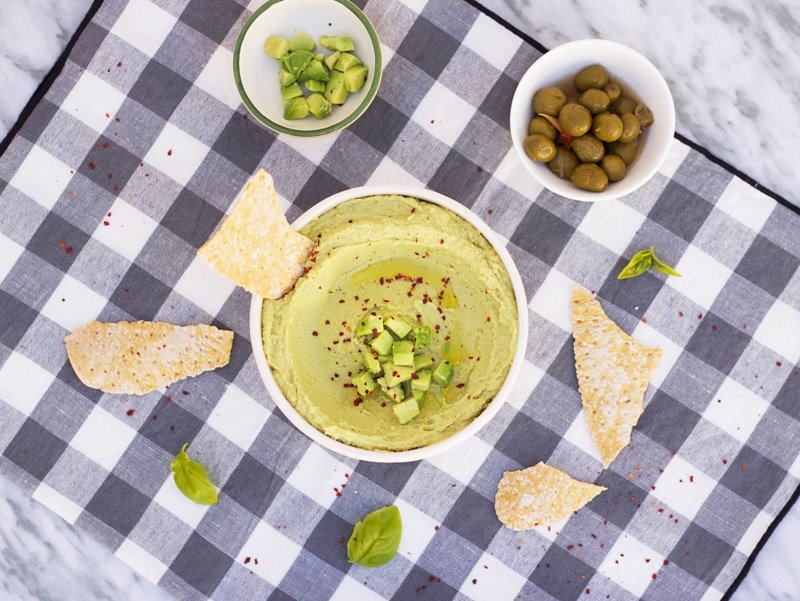 FSolmark's tweet photo. Con el calor que está haciendo este verano, nos apetecen aperitivos fresquitos y sabrosos.😋¿Habéis probado alguna vez el #Hummus de #Aguacate?🥑No os olvidéis al final rociarlo de un chorrito de #aceitedeoliva virgen extra. 
👉https://t.co/ulEJ0Qlgdp #fincasolmark #receta #salud https://t.co/Rt5tVmWAVO