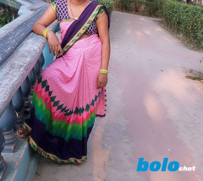 thebolochat's tweet photo. Let's meet Rohini. Our saree loving 28 years old girl from Durgapur. She can talk to you in Bengali and Hindi about fun stuff and her life https://t.co/d86UtXcXp6 #sareelove #truelove #rohini #Bengali #Hindi #dosti https://t.co/pHKza15zvk