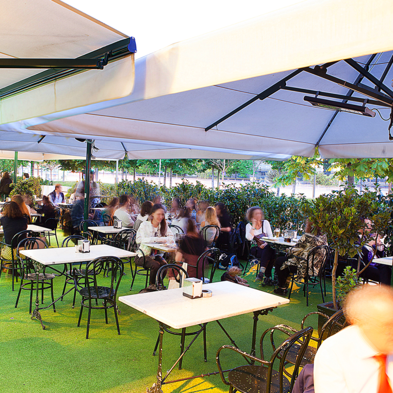 Javier del Valle Bravo: Pabellón neomodernista en el Paseo de la Castellana… Frente a la Biblioteca Nacional. Muy agradable. Servicios de bar, restauración y terraza en la calle.