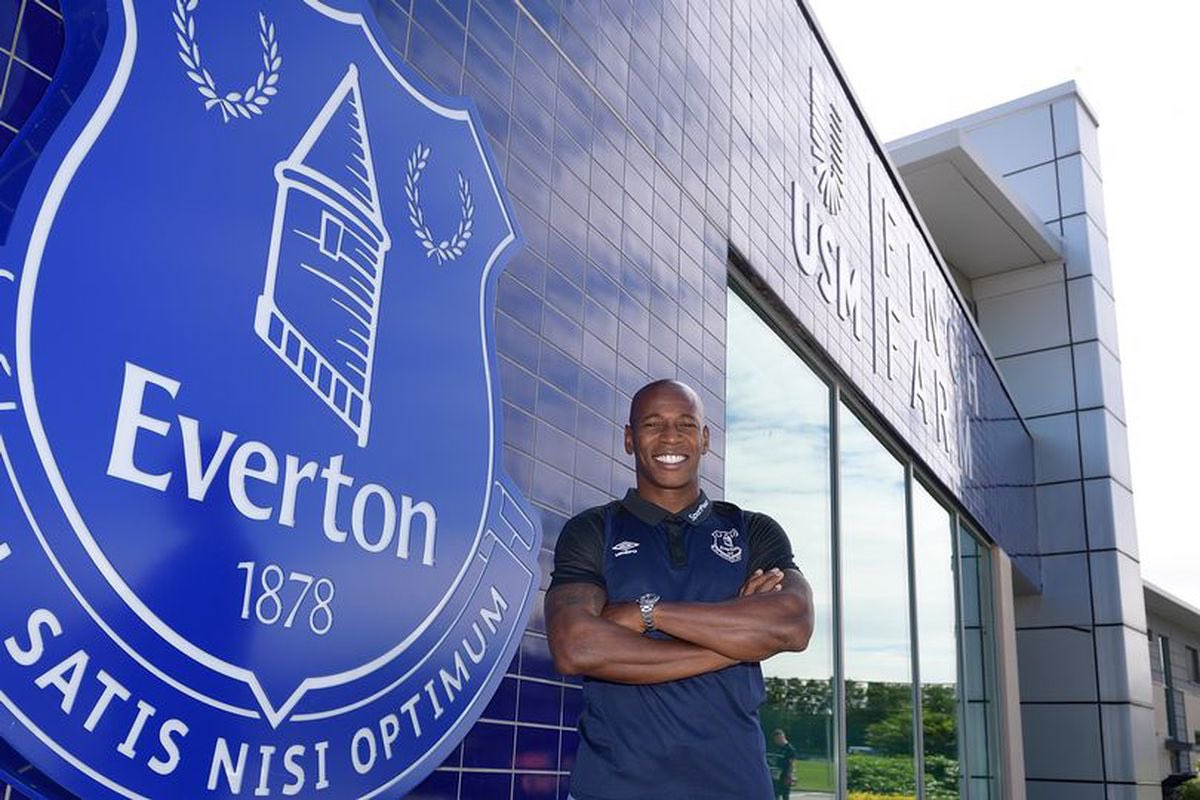  Happy 42nd Birthday to Everton assistant manager Luis Boa Morte! 