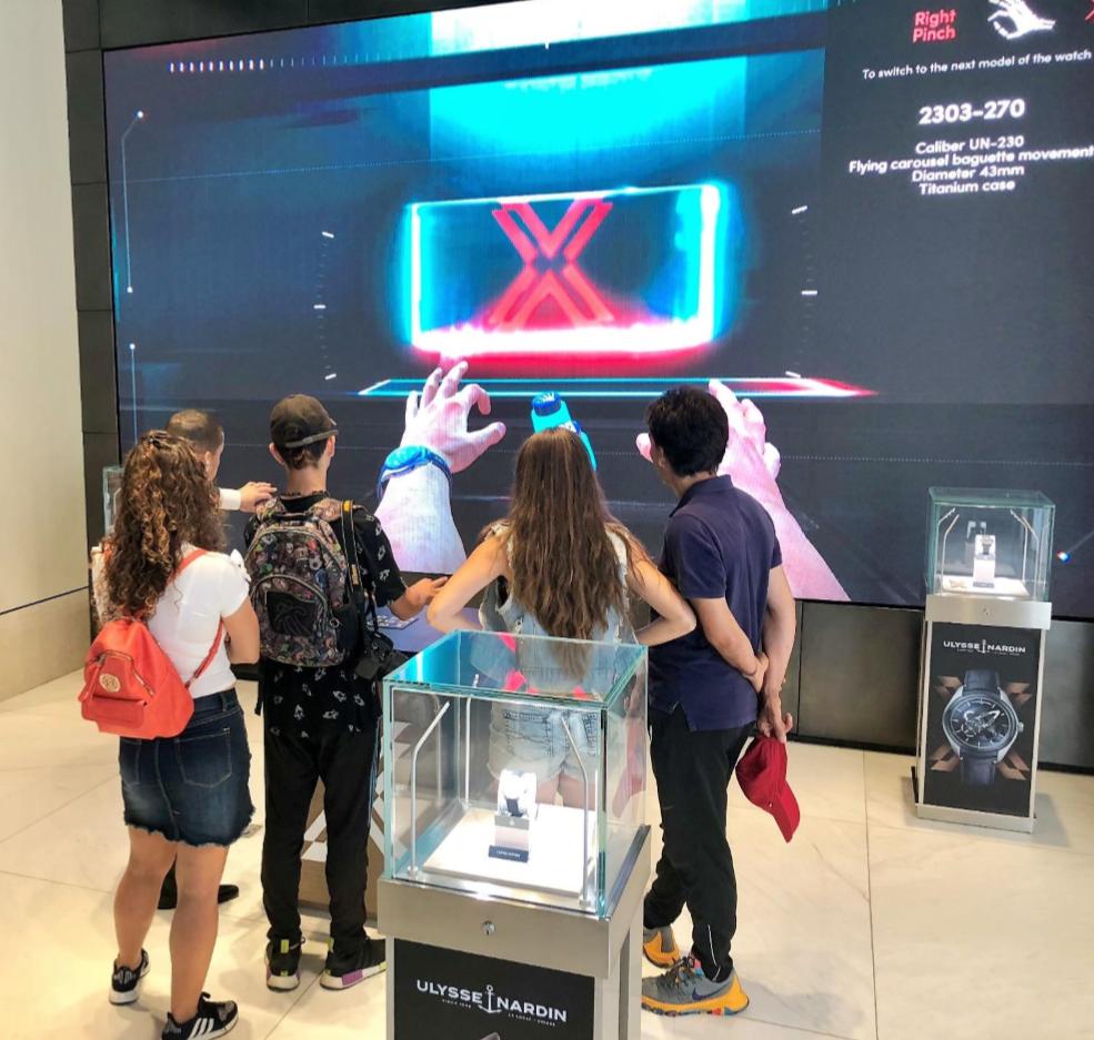 Our Leap Motion experience for Ulysse Nardin is running inside Boutiques around the World and has a big extension at a Pop-up Store in Hudson Yard NYC, with large screen experience !
#digitalexperience #luxury #watch #agency