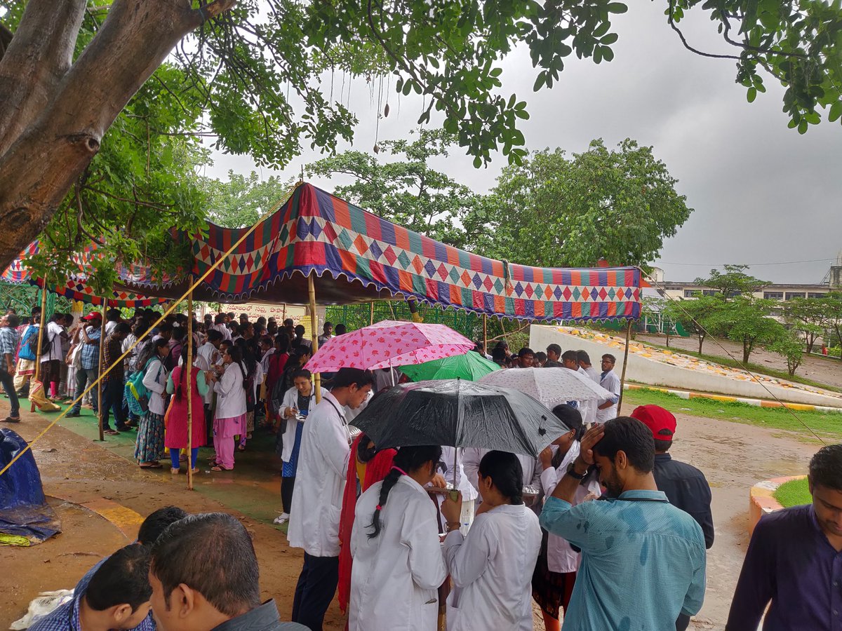 MohammadFozail's tweet photo. No matter how hard the situations be, our fight for justice will go on. - Andhra Medical College  #SayNoToNMCbill https://t.co/9rybvpYPhI