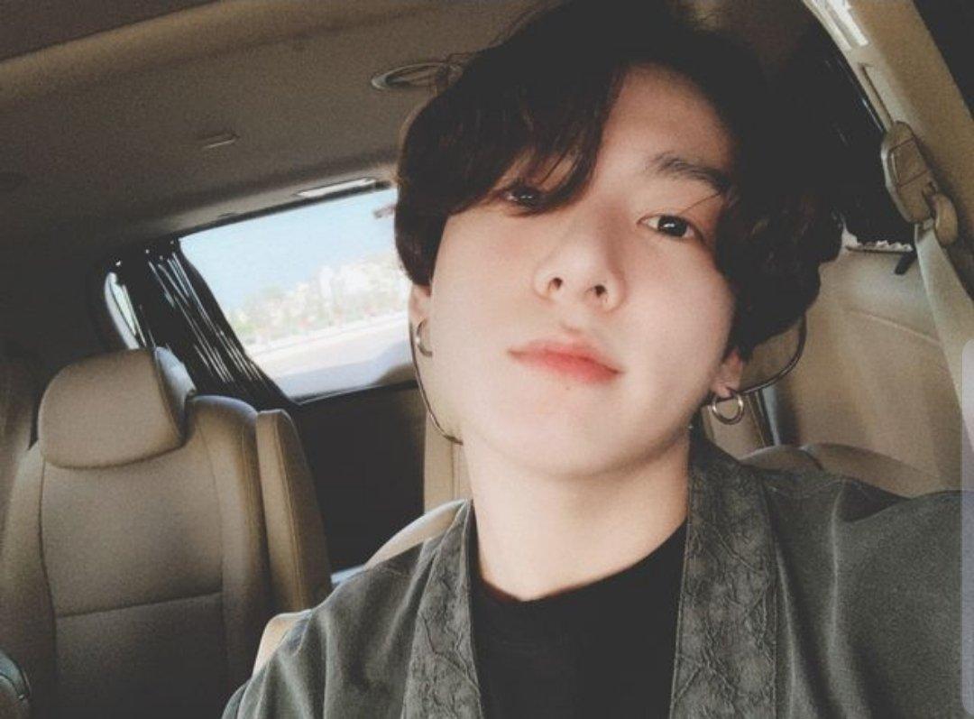 jeonglows's tweet image. jungkook's long curly hair &amp;gt;&amp;gt;&amp;gt;&amp;gt;