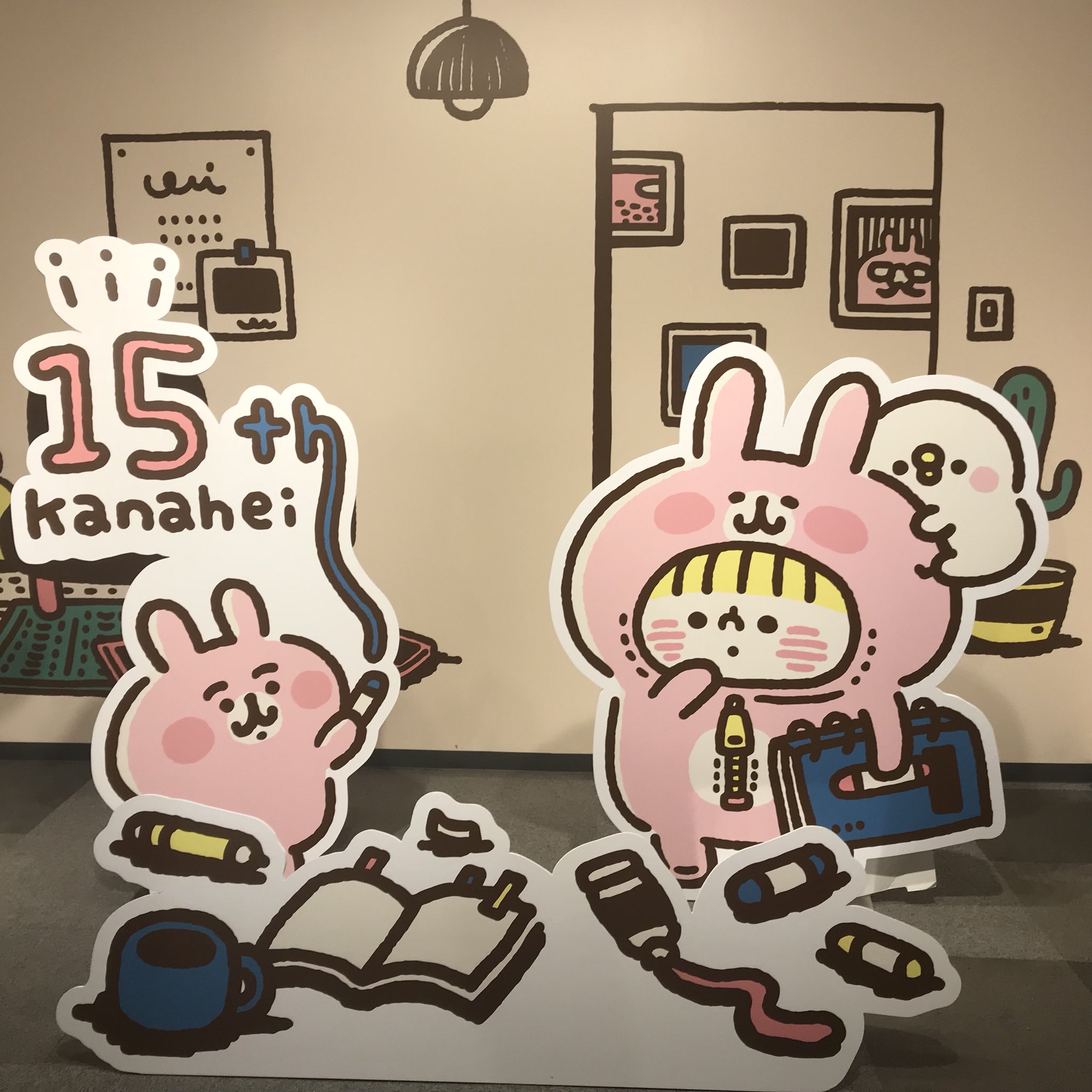 تويتر みいな على تويتر こないだカナヘイ展に いってきた 8 カナヘイといえば壁紙 イラスト って感じだったけど 漫画もいっぱいあって おもしろかったー ガラケー時代はもちろん 今もpcの壁紙はカナヘイの ๑ ˊ ˋ๑ T