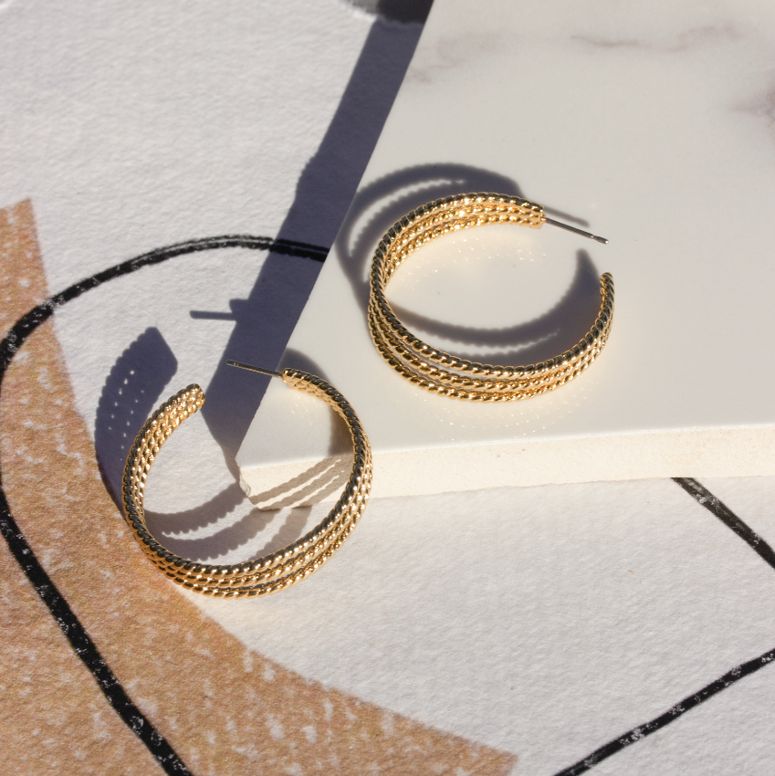 ALPHONSINE, triple dose de courage pour la rentrée. 
> eshop.emma-chloe.com
#emmaetchloe