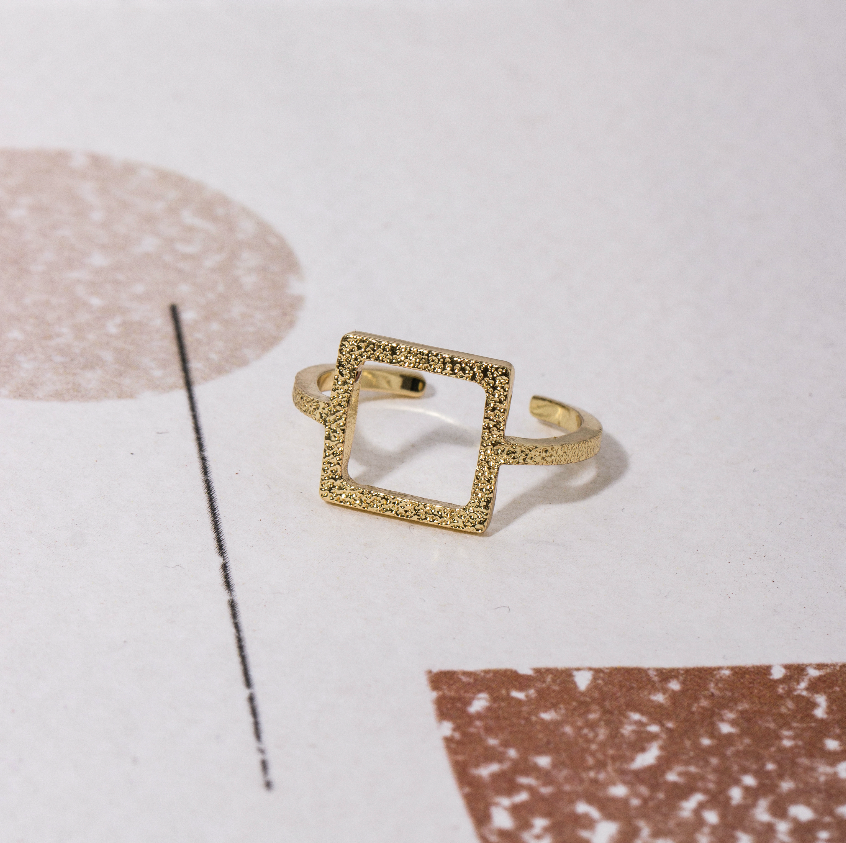 LIA, graphique par excellence.
> eshop.emma-chloe.com
#emmaetchloe