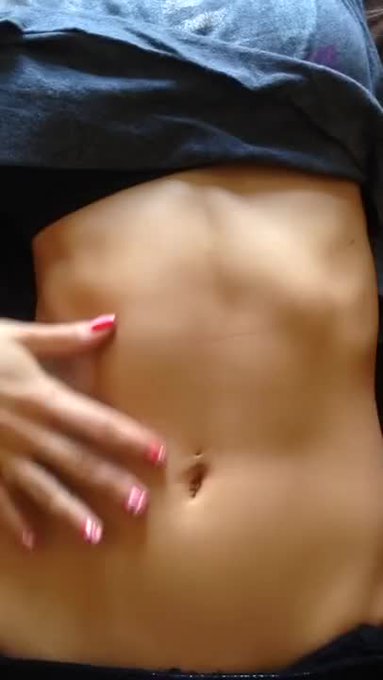 Just made a sale! Playing with my belly button https://t.co/ga8tHi3ZNe #MVSales #ManyVids https://t.