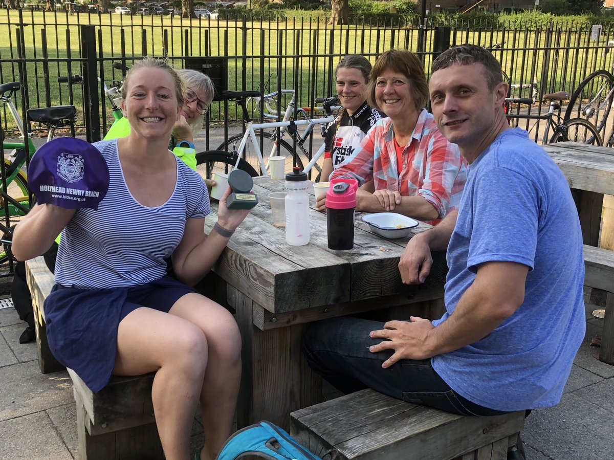 SwimForTri's tweet photo. #weswam 500 fins pads snork, rest 30 , 400 fins &amp; Pb
300 Pb &amp; pads
200 paddles
100 strong/record time
 5X 100m off 2min holding previous best time or quicker.2km 👍🏻 Then celebrated Corinna’s 3rd place #bldsa 👏🏼👏🏼👏🏼 https://t.co/ynDOT7QTFD