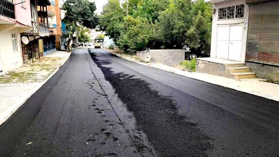 Adana_Bld's tweet photo. Fen İşleri Yol Müdürlüğü ekiplerimiz tarafından, Adana genelinde devam eden asfaltlama çalışmaları bugün, Tufanbeyli Kızıltepe caddesinde devam ediyor. https://t.co/M8pOBHHrtu