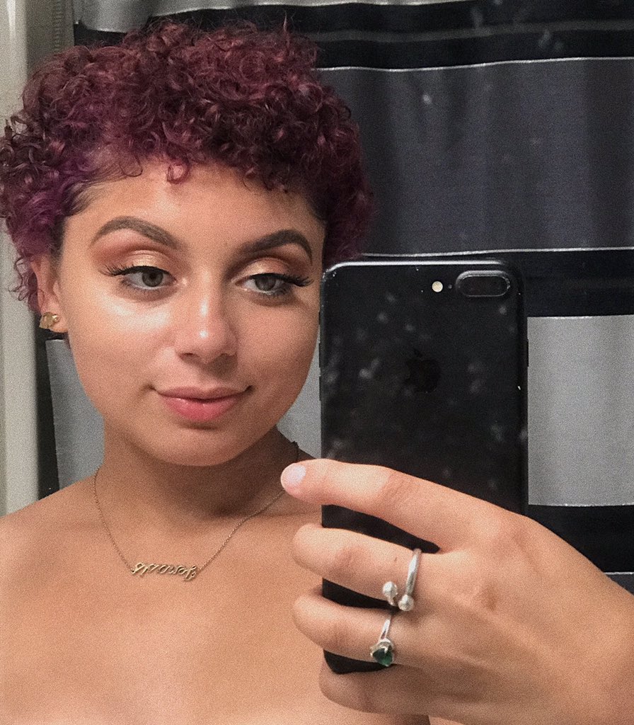 jena_lynette's tweet photo. i posted these everywhere else lol, they had to end up here too🥰 but love yourself bc no one else is you!! https://t.co/ztMBVcLxpf