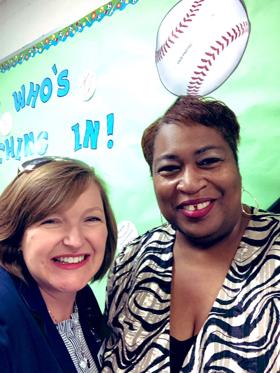 amandau27's tweet image. A great opening of school for @HowardELEM! They  began their day with community support from @TheFuseProject &amp;amp; the @MobileALPolice welcoming families back to school! #TeamHoward is READY!! #TeamMCPSS #weready #LearningLeading